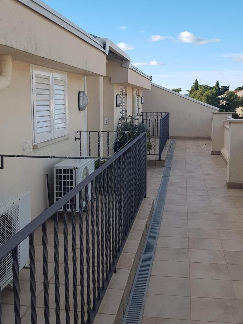 Seaside Apartments Туран Екстериор снимка